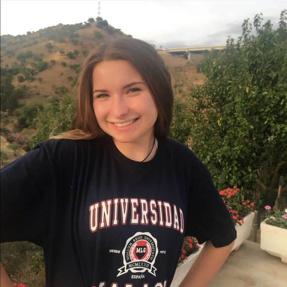 Meet your Posher, Emily - Picture 1 of 1